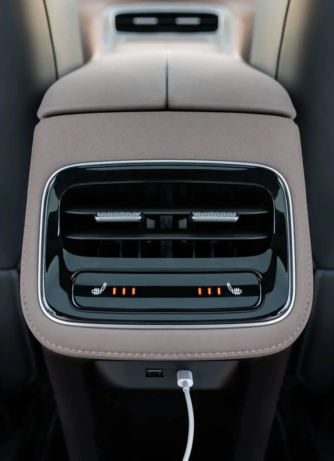 Водитель за рулём Geely 2026